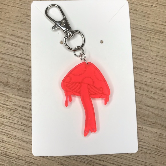 Red trippy mushroom keychain - Picture 1 of 1